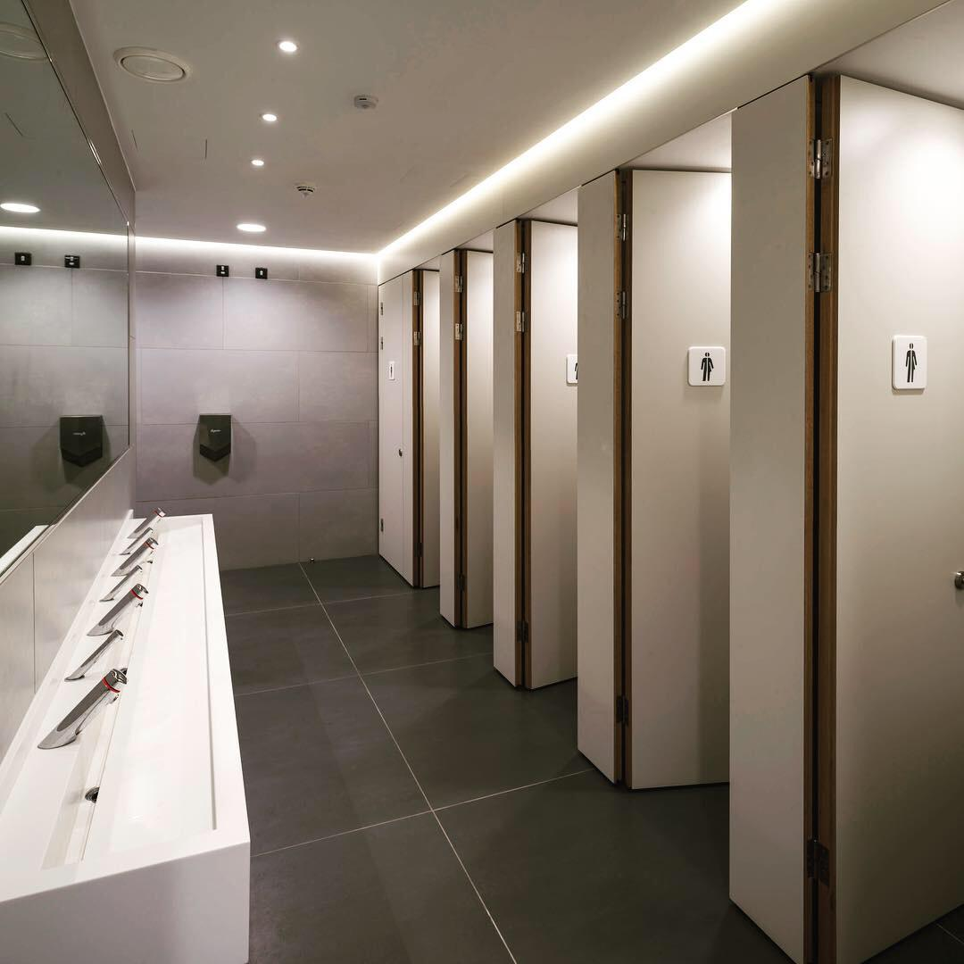 Solid surface washtrough and cubicles
